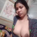 naked boobs showing hot girl