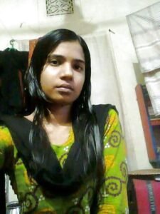 Sexy Desi College Girl Nude Photos Shared Online